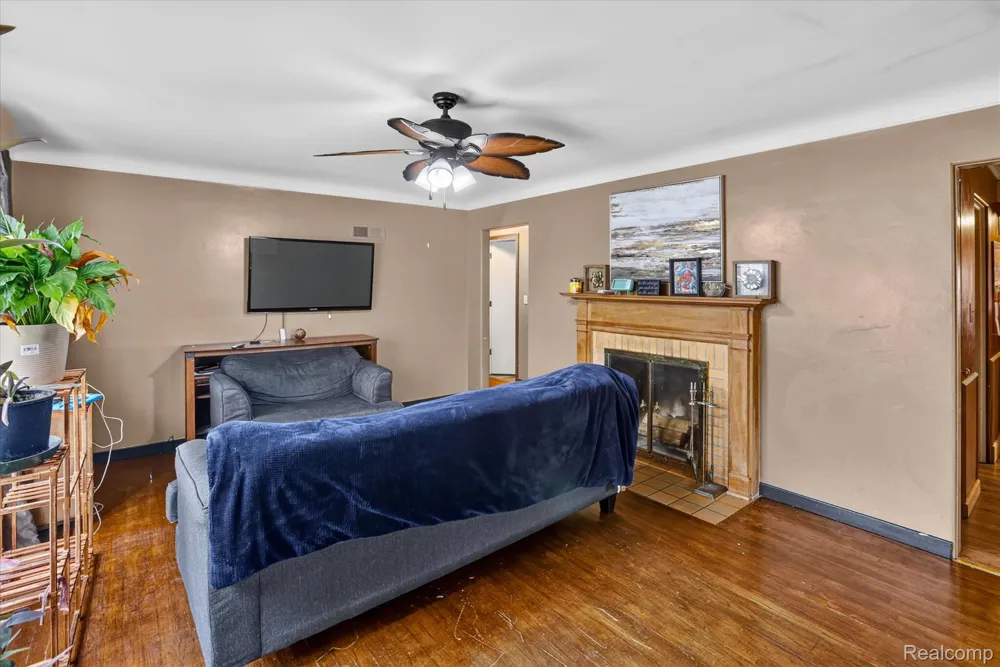 123 Graham Street Saginaw City, MI 48602