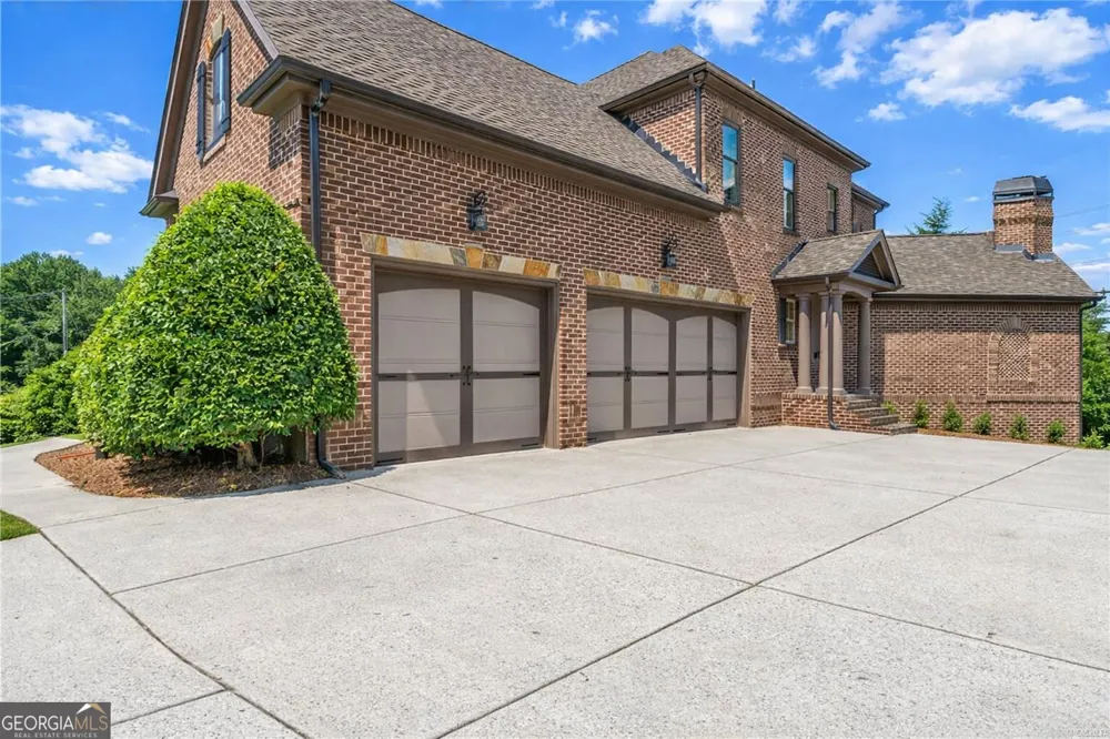 2792 Springbluff LN Buford, GA 30519