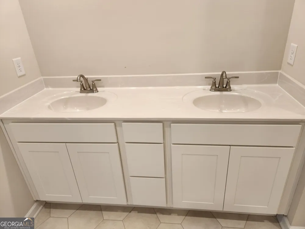 65 Umber LN Newnan, GA 30263