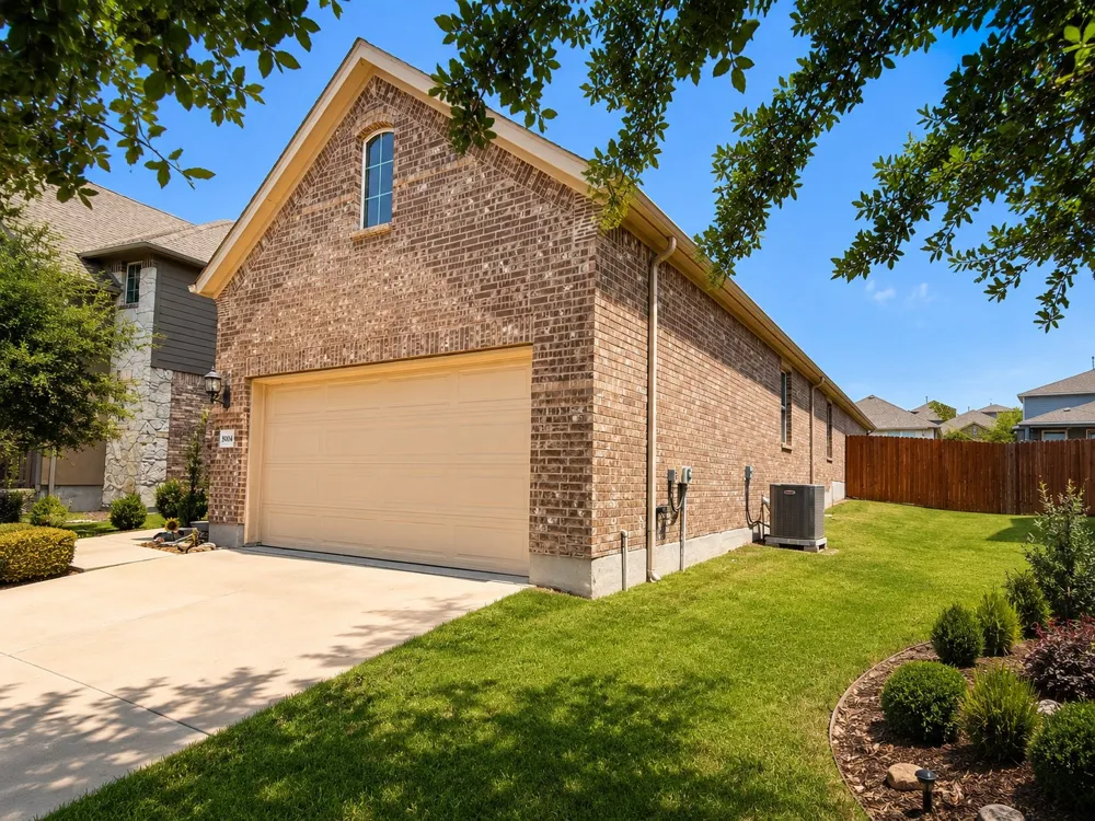 8004 Autumn Moor Bend Lago Vista, TX 78645