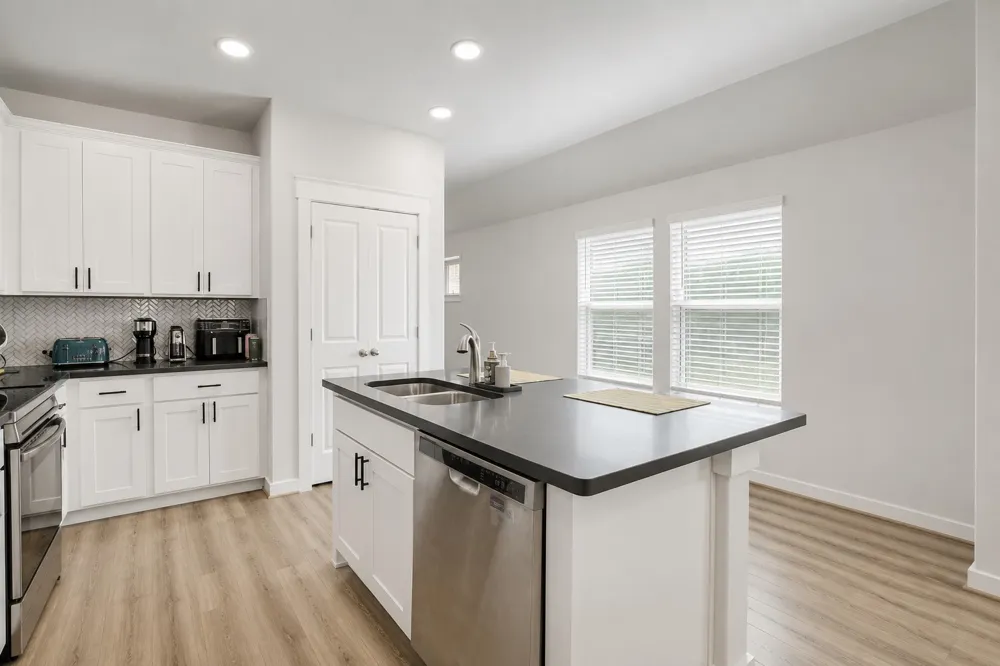 8004 Autumn Moor Bend Lago Vista, TX 78645