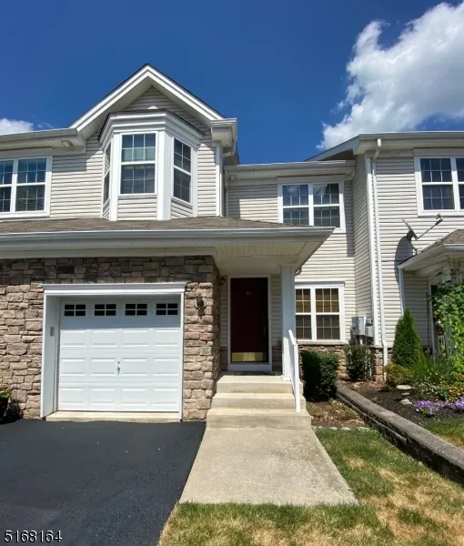 40 Black Bear Ct Hardyston, NJ 07419
