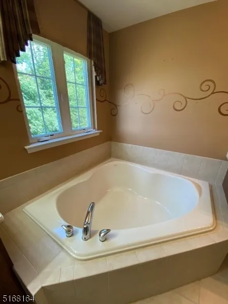 40 Black Bear Ct Hardyston, NJ 07419