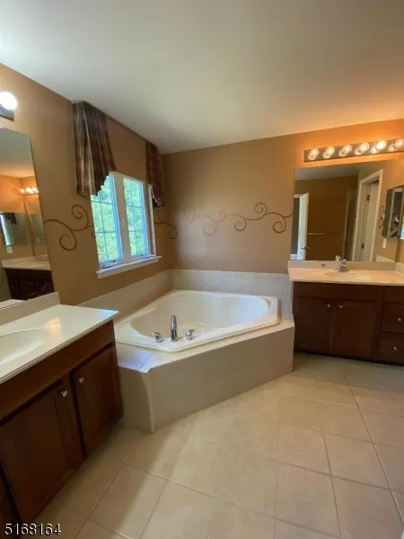40 Black Bear Ct Hardyston, NJ 07419