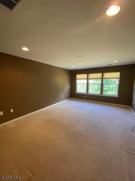 40 Black Bear Ct Hardyston, NJ 07419