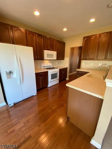 40 Black Bear Ct Hardyston, NJ 07419