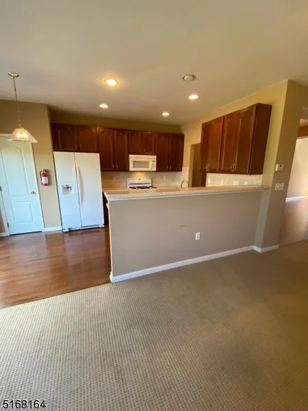 40 Black Bear Ct Hardyston, NJ 07419
