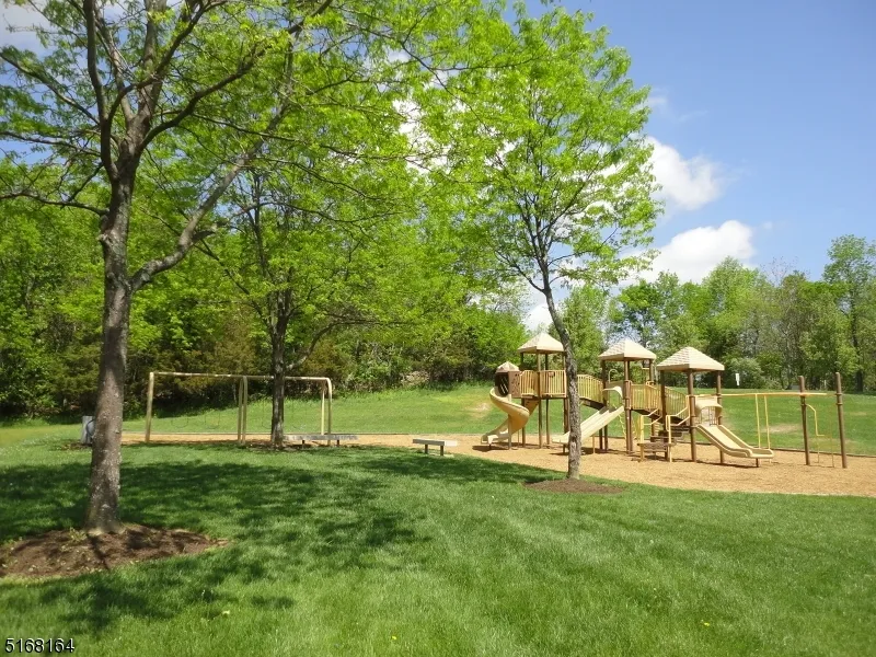 40 Black Bear Ct Hardyston, NJ 07419