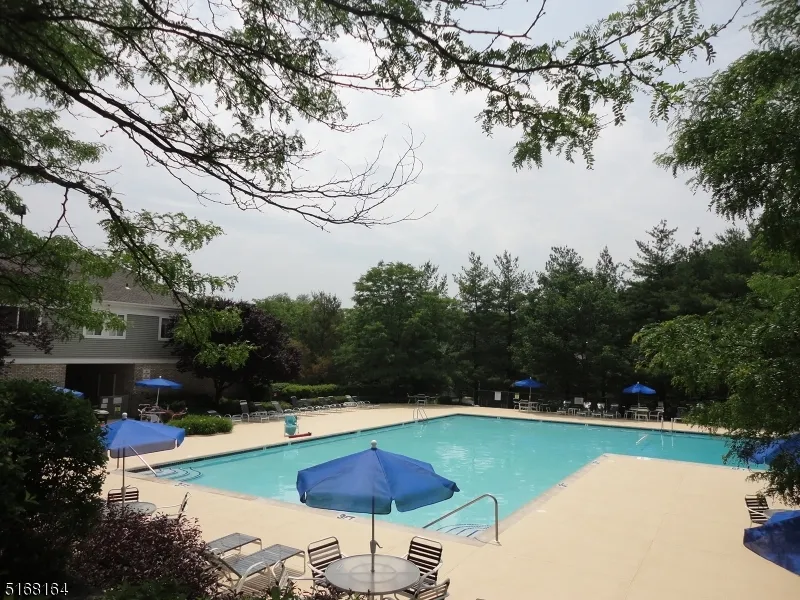 40 Black Bear Ct Hardyston, NJ 07419