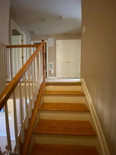 40 Black Bear Ct Hardyston, NJ 07419
