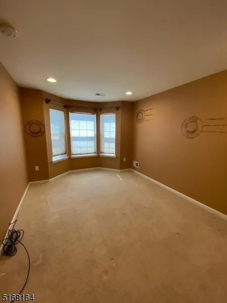 40 Black Bear Ct Hardyston, NJ 07419