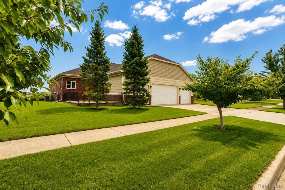 53125 Citadel Street Macomb Township, MI 48042