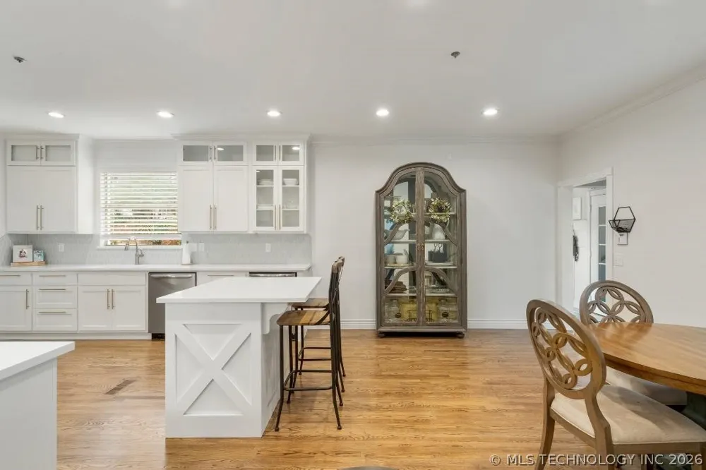 804 E Van Buren Street Broken Arrow, OK 74011