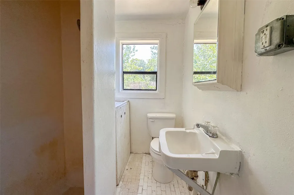 909 Alice Street Trinidad, TX 75163