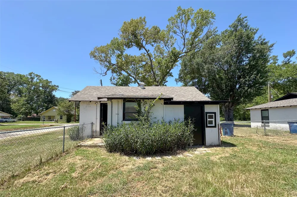 909 Alice Street Trinidad, TX 75163