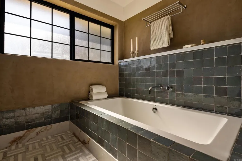 1812 Highland Dr Newport Beach, CA 92660