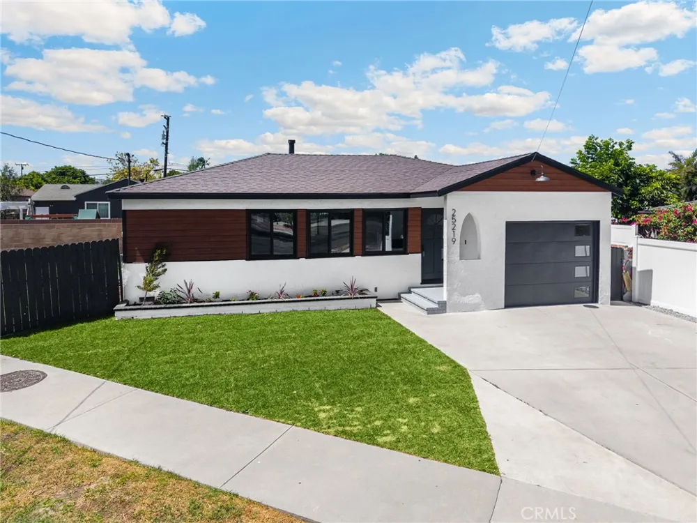 25219 Ebony Lomita, CA 90717