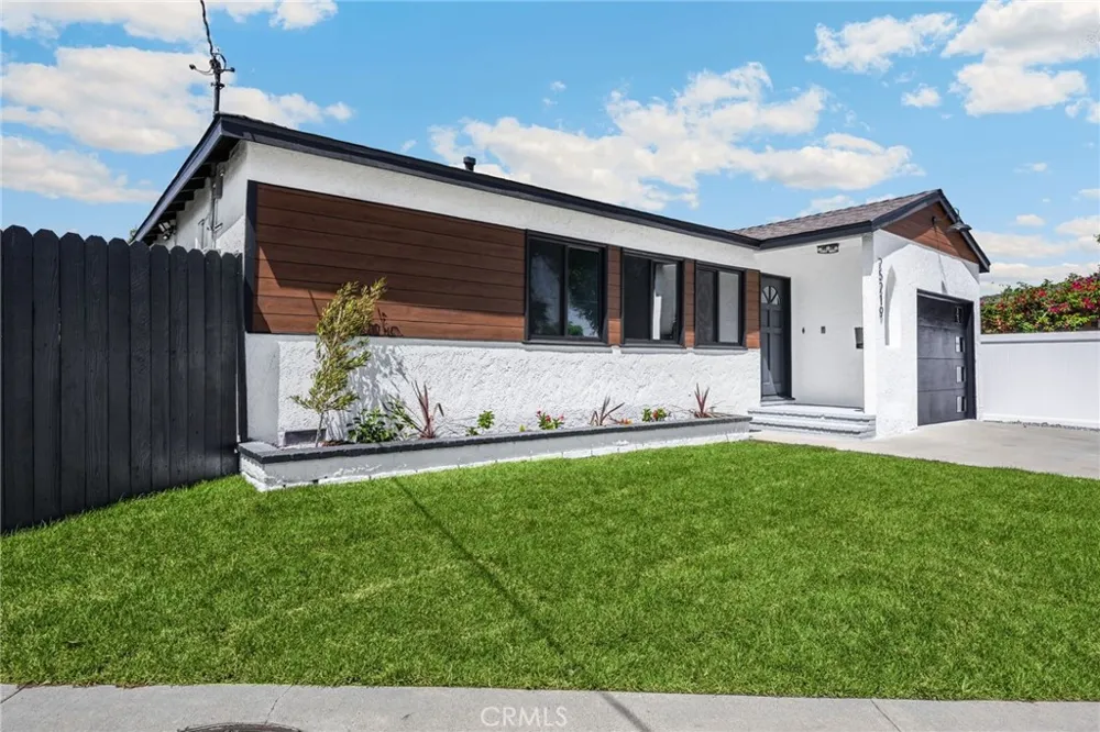 25219 Ebony Lomita, CA 90717