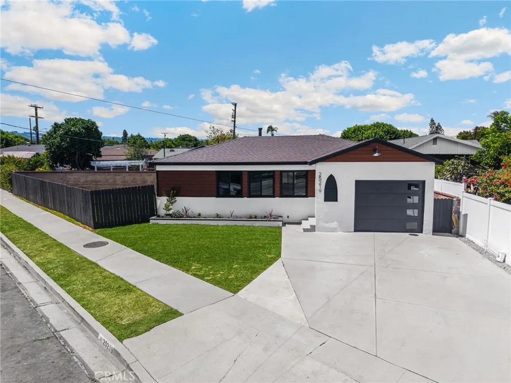 25219 Ebony Lomita, CA 90717