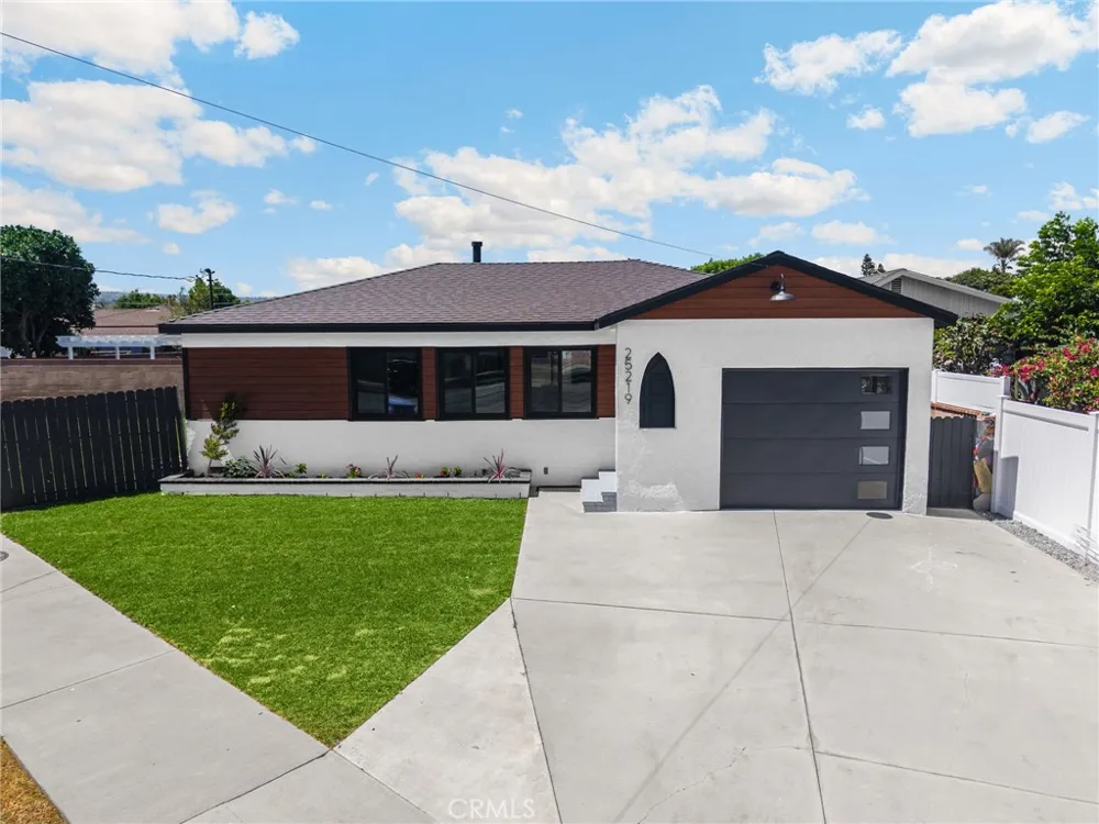 25219 Ebony Lomita, CA 90717