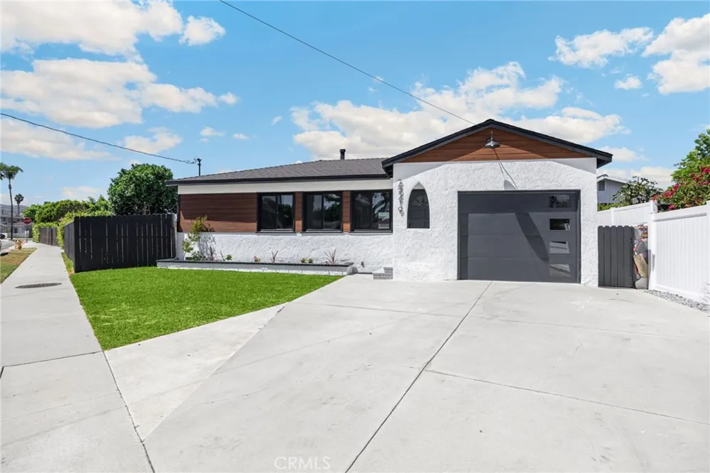 25219 Ebony Lomita, CA 90717