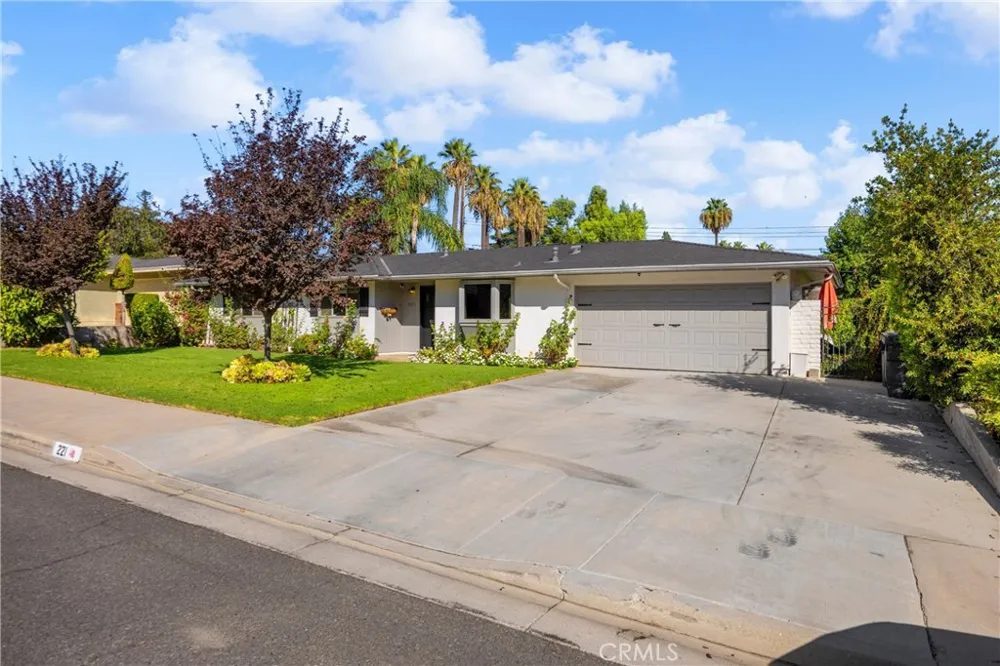 221 Phlox Avenue Redlands, CA 92373