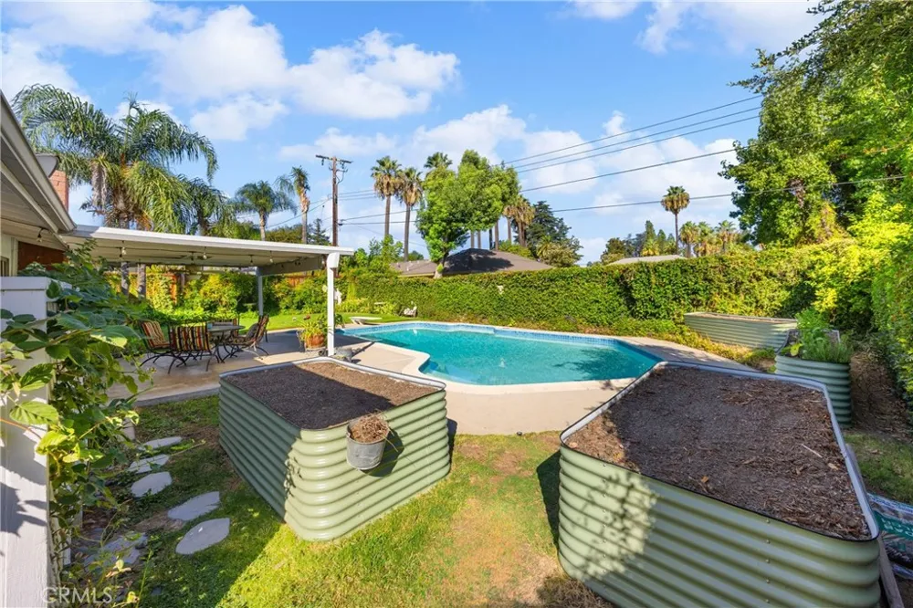 221 Phlox Avenue Redlands, CA 92373