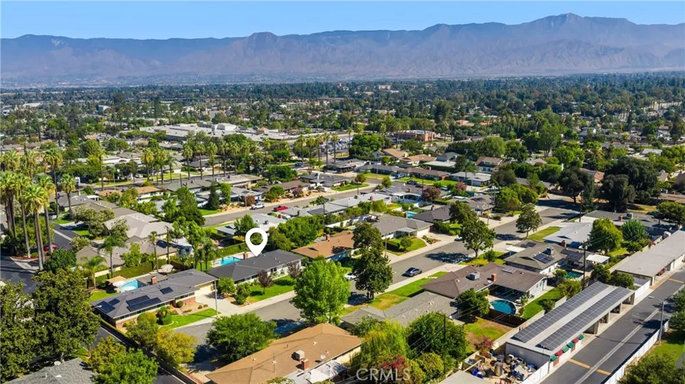 221 Phlox Avenue Redlands, CA 92373