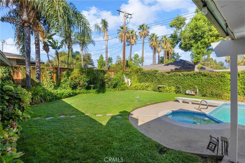 221 Phlox Avenue Redlands, CA 92373