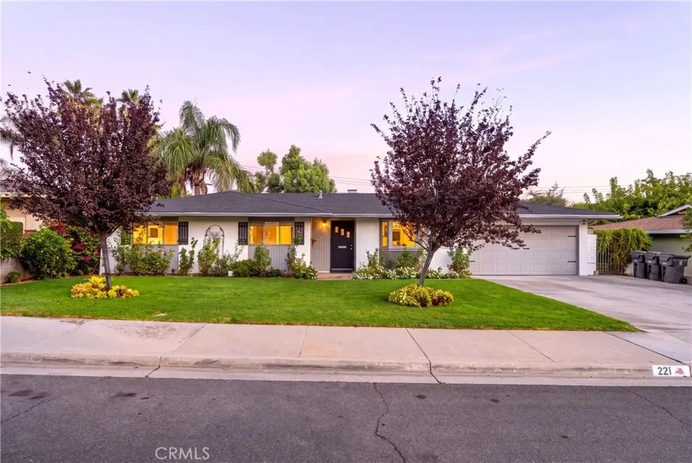 221 Phlox Avenue Redlands, CA 92373