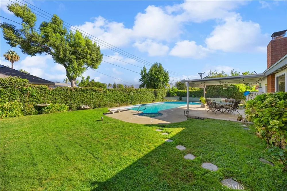 221 Phlox Avenue Redlands, CA 92373