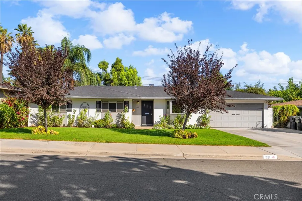 221 Phlox Avenue Redlands, CA 92373