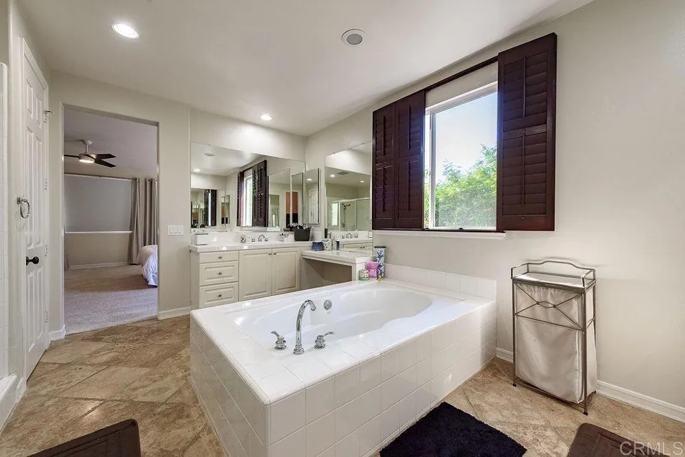 2903 Rancho Cortes Carlsbad, CA 92009