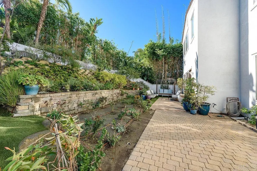 2903 Rancho Cortes Carlsbad, CA 92009