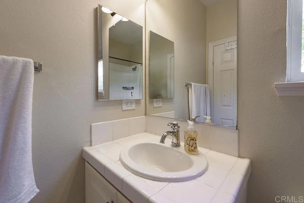 2903 Rancho Cortes Carlsbad, CA 92009