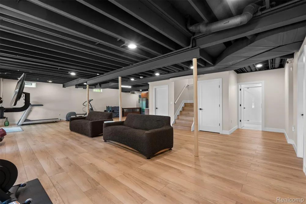 55550 Lee Road Lyon Charter Township, MI 48165