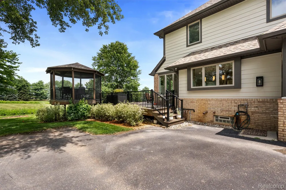 55550 Lee Road Lyon Charter Township, MI 48165