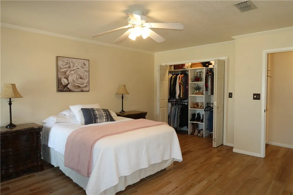 134 Saint Anthony Drive Sinton, TX 78387