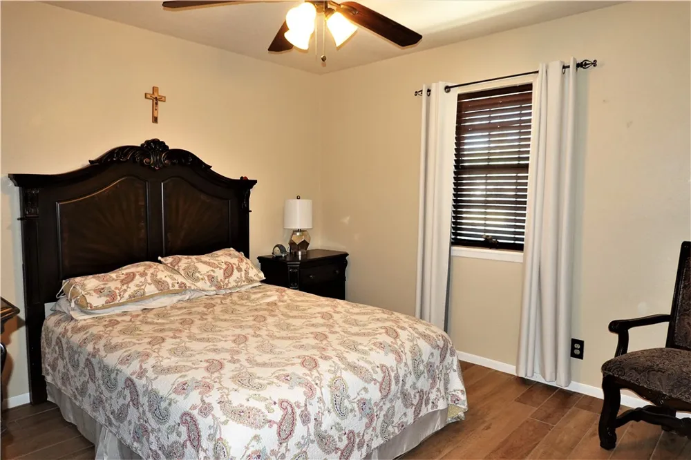 134 Saint Anthony Drive Sinton, TX 78387