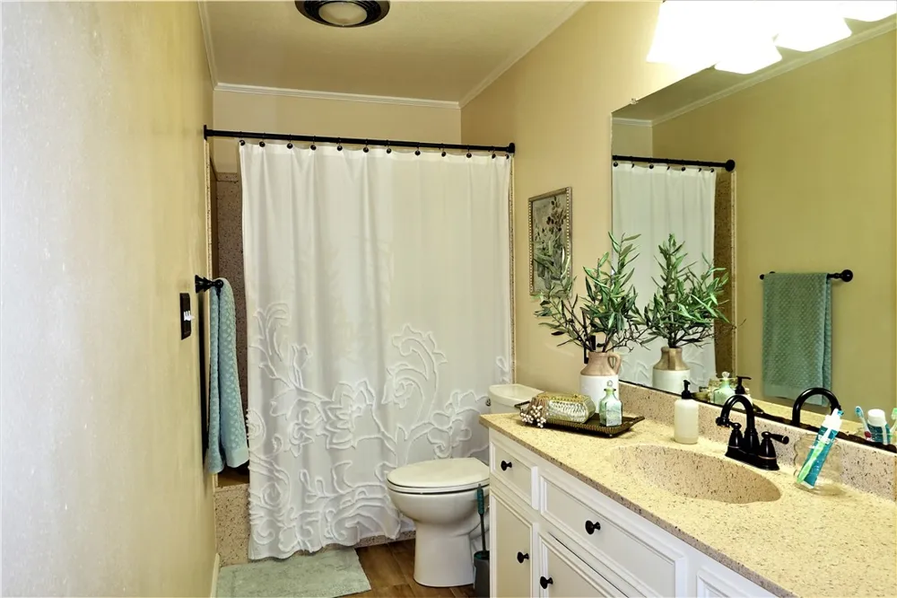 134 Saint Anthony Drive Sinton, TX 78387