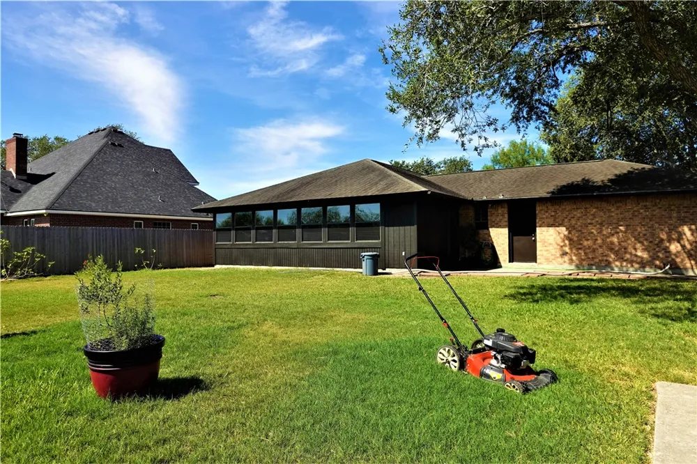 134 Saint Anthony Drive Sinton, TX 78387