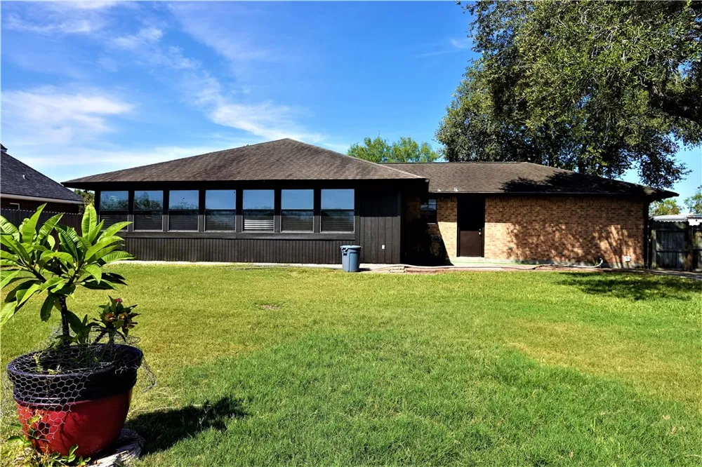 134 Saint Anthony Drive Sinton, TX 78387