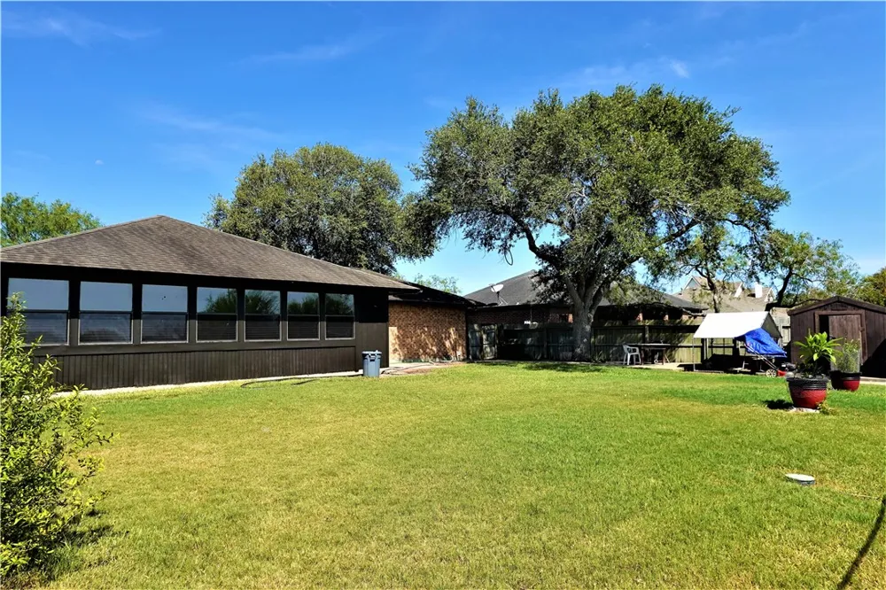 134 Saint Anthony Drive Sinton, TX 78387