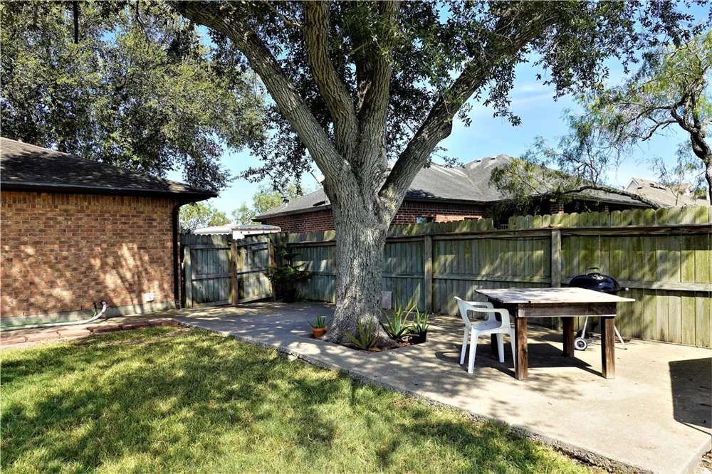 134 Saint Anthony Drive Sinton, TX 78387