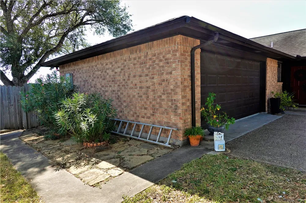 134 Saint Anthony Drive Sinton, TX 78387
