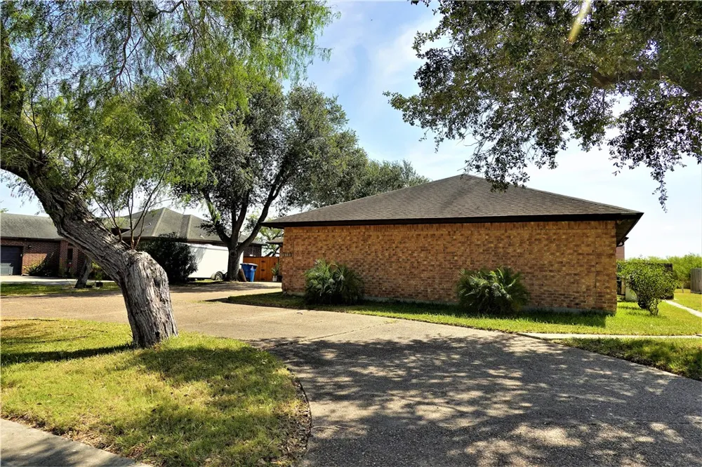 134 Saint Anthony Drive Sinton, TX 78387