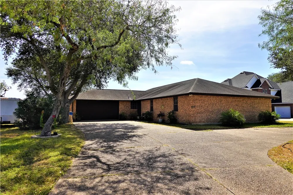 134 Saint Anthony Drive Sinton, TX 78387