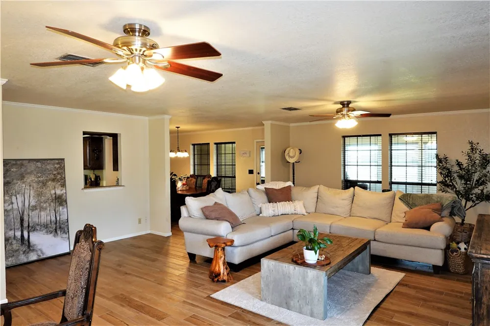 134 Saint Anthony Drive Sinton, TX 78387