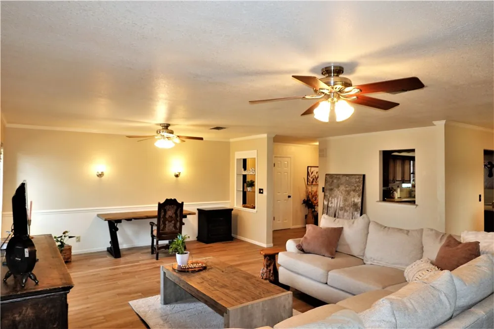 134 Saint Anthony Drive Sinton, TX 78387
