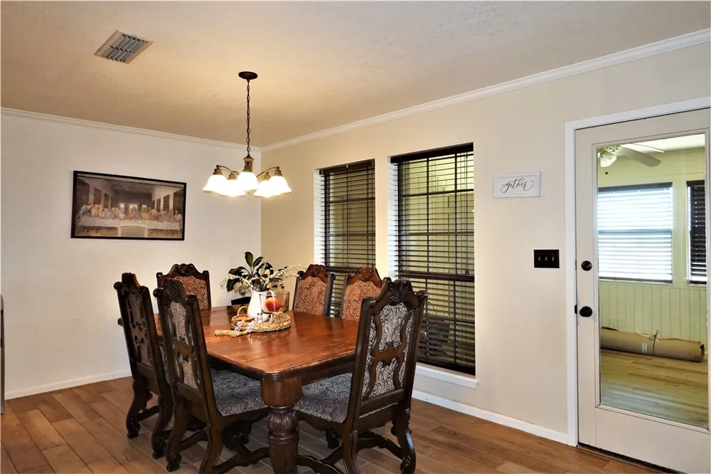 134 Saint Anthony Drive Sinton, TX 78387